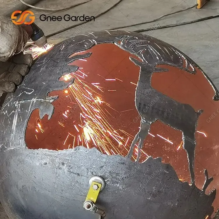 Artistic Corten Steel Fire Sphere с горски изкуство