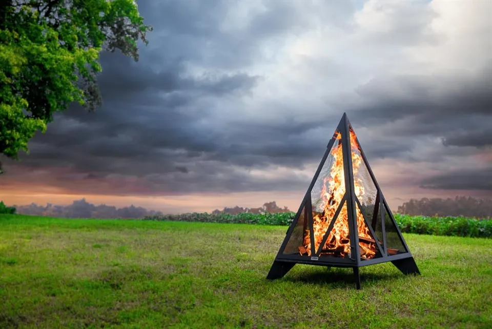 Външна камина Пирамида